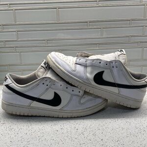 Nike White and Black Low-Top Sneakers